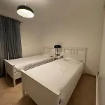 Lovely 3 Bedroom In A In דירה *