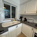 Lovely 3 Bedroom In A In דירה *