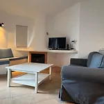 Lovely 3 Bedroom In A In דירה