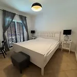 דירה Lovely 3 Bedroom In A In אלבופיירה