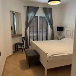 Lovely 3 Bedroom In A In דירה אלבופיירה