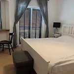 דירה Lovely 3 Bedroom In A In אלבופיירה