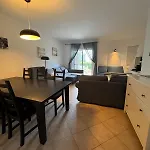 Lovely 3 Bedroom In A In דירה
