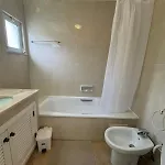 דירה Lovely 3 Bedroom In A In