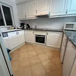Lovely 3 Bedroom In A In דירה *