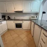 Lovely 3 Bedroom In A In דירה