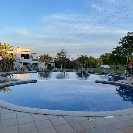 Lovely 3 Bedroom In A In דירה *