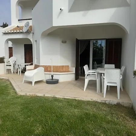 Lovely 3 Bedroom In A In דירה אלבופיירה