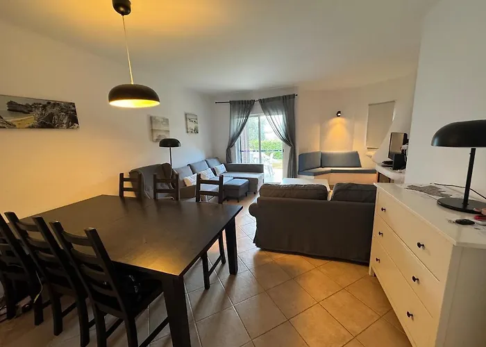 Lovely 3 Bedroom In A In Apartment