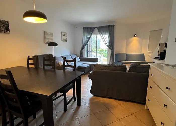 Lovely 3 Bedroom In A In Apartment