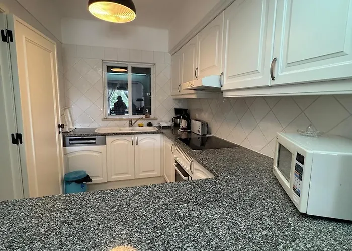 Lovely 3 Bedroom In A In Apartment