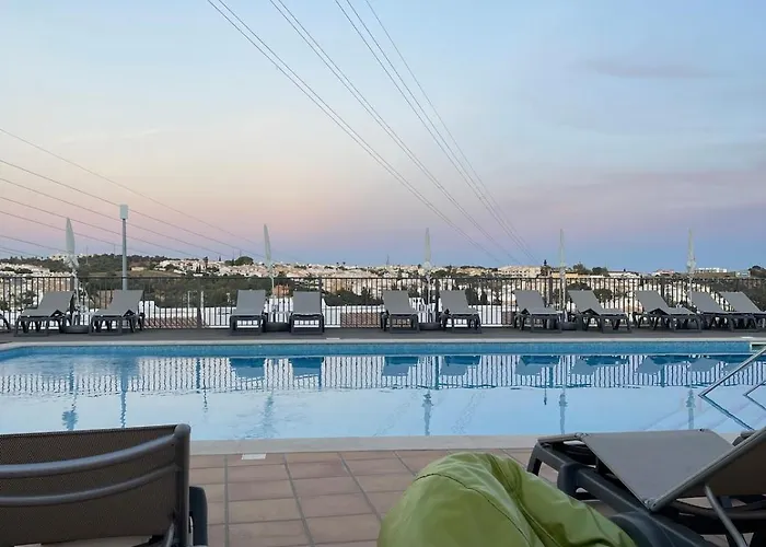 Lovely 3 Bedroom In A In Apartment