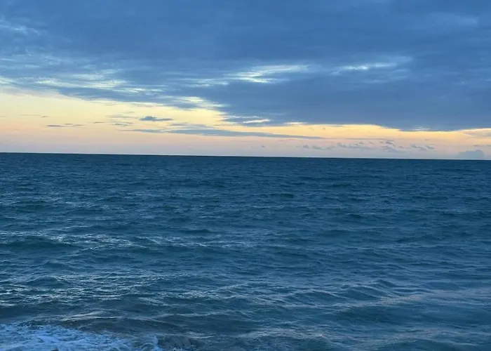 Lovely 3 Bedroom In A In Apartment *