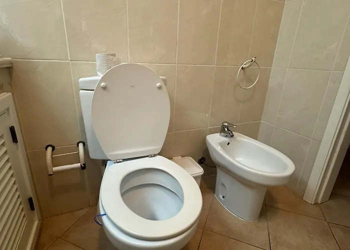 Lovely 3 Bedroom In A In Apartment *