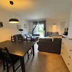 Lovely 3 Bedroom In A In شقة