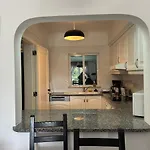 شقة Lovely 3 Bedroom In A In *