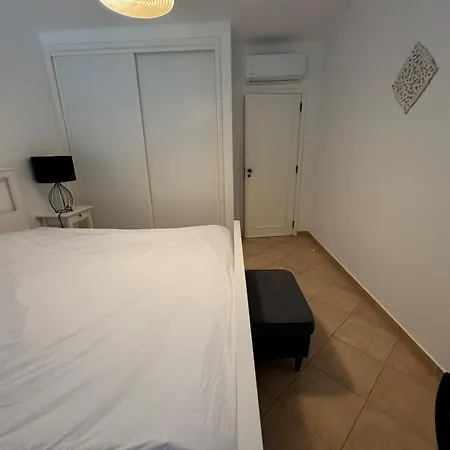 Lovely 3 Bedroom In A In Αλμπουφέιρα