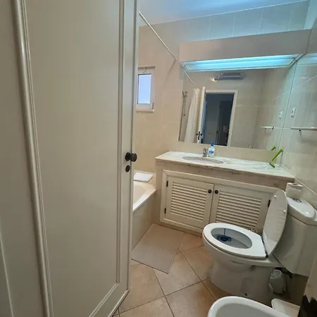 Lovely 3 Bedroom In A In Apartamento *