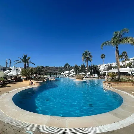 Lovely 3 Bedroom In A In Αλμπουφέιρα