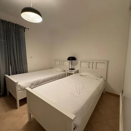 Lovely 3 Bedroom In A In شقة *
