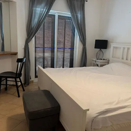 דירה Lovely 3 Bedroom In A In אלבופיירה