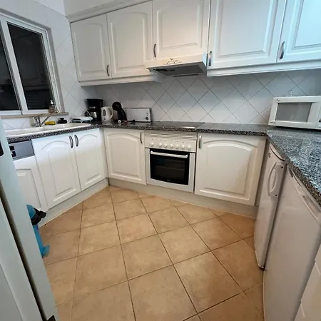 Lovely 3 Bedroom In A In شقة *