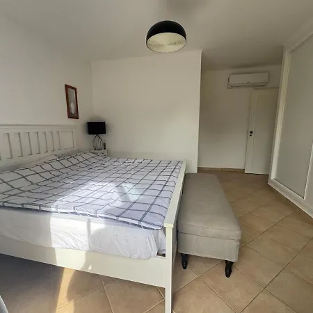 Lovely 3 Bedroom In A In شقة *
